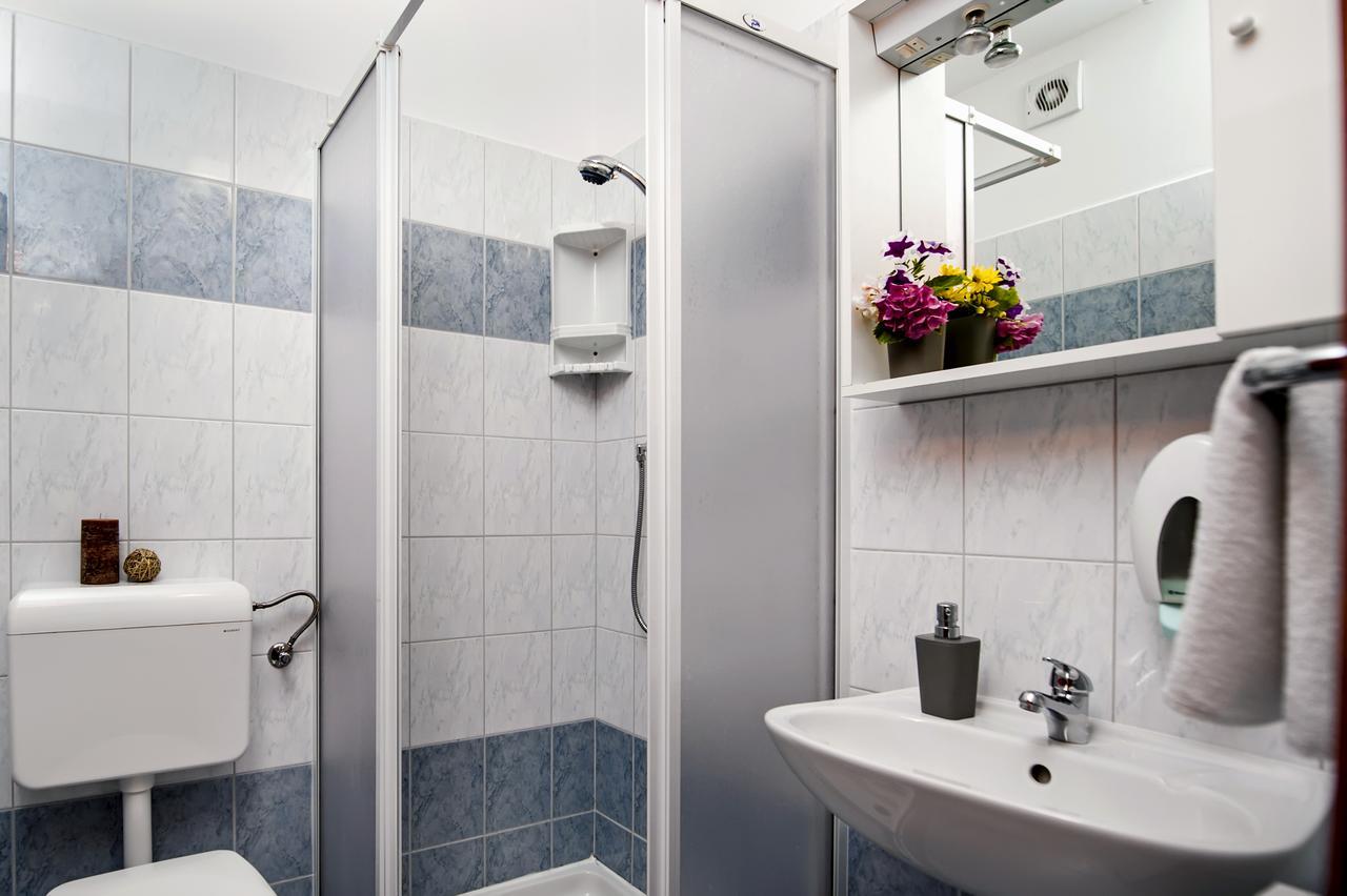 Ladonja Bb Rooms, Family Run Bed & Breakfast Rovinjsko Selo Exterior foto